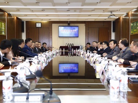 深圳环亚集团集团和湖北宜化集团签署投资相助协议